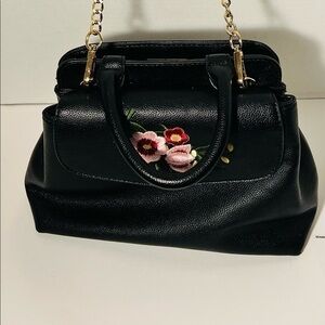 Black LD purse in excellent condition